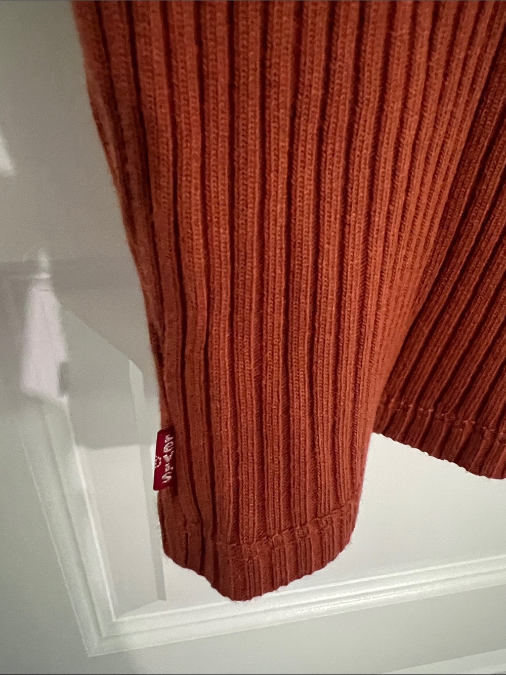 323 - Levi's Rust Ribbed Snap-Front Crop Top - Picture 5 of 5